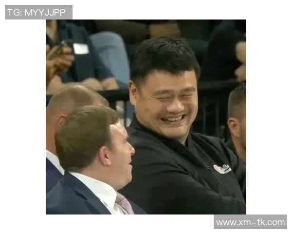 姚明在男篮赛场上的表情瞬间揭示了他的情感与决心
