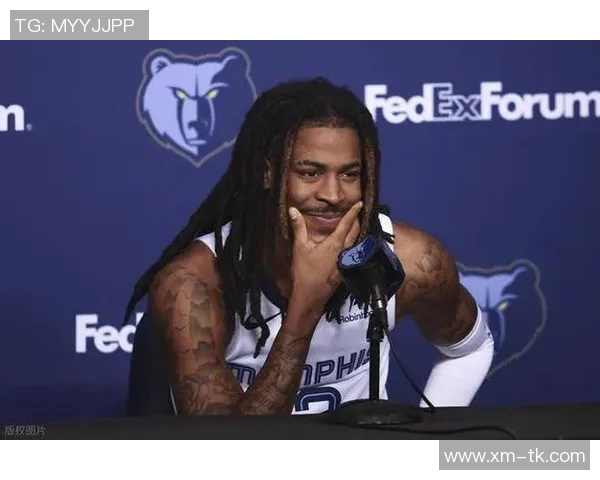 足球明星纷纷模仿莫兰特的精彩瞬间引发热议与关注 足球明星纷纷模仿莫兰特的精彩瞬间引发热议与关注